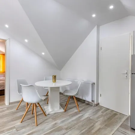 Apartman Vedro Polje Gospic Exterior photo
